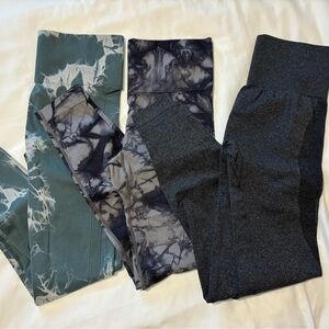 Size small leggings; 2 scrunch butt; 1 glute detail